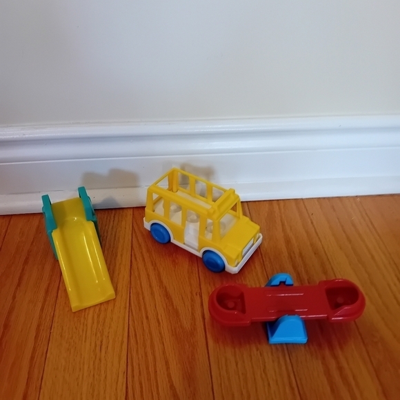 Vtg 90s Lyons Group Barney & Friends Barney's Schoolhouse Acc Bus, Seesaw Slide - Picture 3 of 11